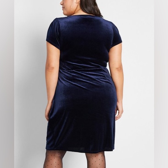 Navy Dashing Debut Velvet Sheath Dress Plus Short Sleeve Holiday Party realness - Picture 2 of 3